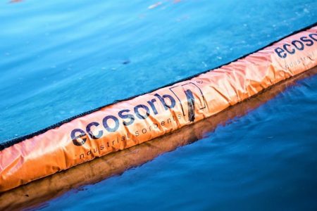 ECOSORB oljelense på sjøen. Foto.